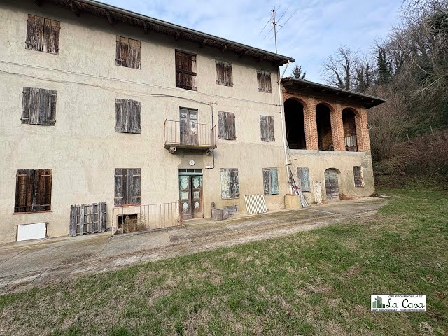 VIALE - cascina libera su tre lati con terreno