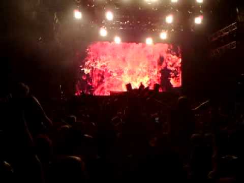 Tiesto plays red hot chilli peppers my otherside benny bennasi rmx @ creamfields 2009 30/08/09