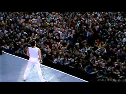 Queen - Another One Bites The Dust (live at Wembley)