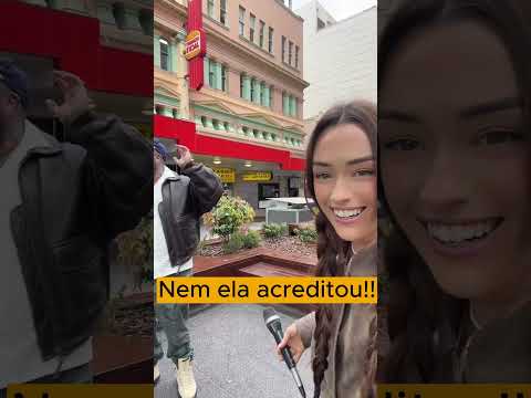 Cantor Teddy Swims chega de surpresa e surpreende cantora de rua!!