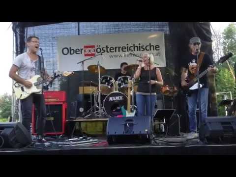 Red Roosters - Long train running