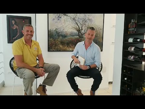 מאיר גלוזברג בשיחה עם ערן לוינסון, הבעלים של אומנות הגינה הקסומה