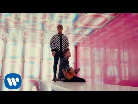 Benji & Fede - Forme Geometriche (Addicted to you) feat. Jasmine Thompson (Official Video)