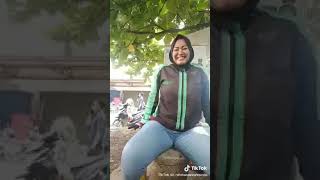 Download lagu Tante goyang ngakak hot mp3