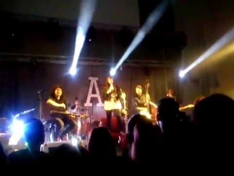 Ewa Farna - Směj se (3.4.2015, Jihlava)