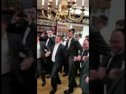 Dancing @ Rabbi Rokeach's Shul In Midwood On Lag B'Omer - 2017/5777