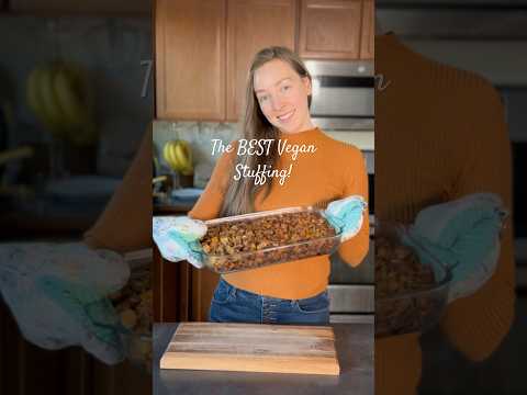 The BEST Vegan Stuffing! #veganthanksgiving #holidaymeals #thanksgivingrecipe #plantbasedrecipes