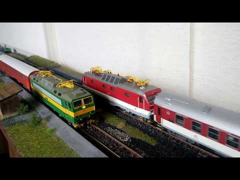 Lokomotíva 162 007-9 (Peršing) a 350 016-2 (Gorila) vo výkone na rýchlikoch