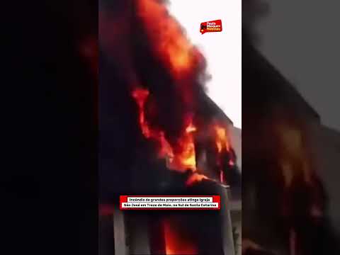 Incêndio de grandes proporções atinge Igreja São José em Treze de Maio, no Sul de Santa Catarina