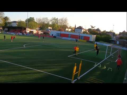 Football training: Goal-scoring training - triangular goal-scoring combination with 2 finishes