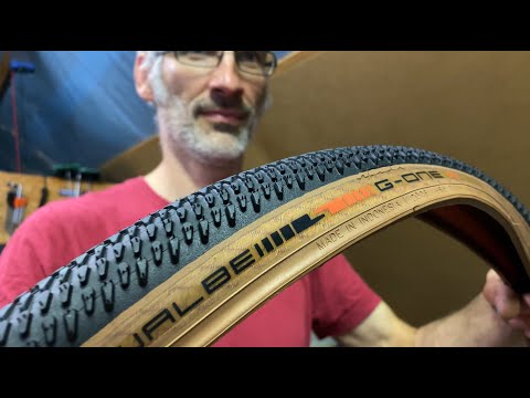 Der erste Satz G-One R Gravel-Reifen von Schwalbe wird aufs Redaktionsrad des pd-f montiert