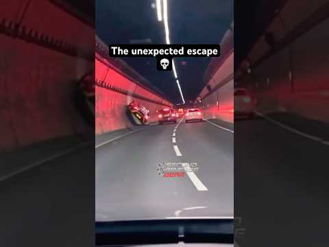 Lambo escaping from cops! #supercars #cars #lamborghini #cops #policechase #escape #race #carstunts