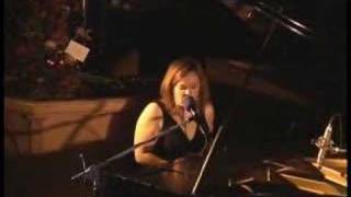 I Never Loved a Man (The Way I Love You) - Allison Crowe