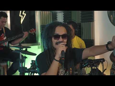 Lion and the Scouts - Live Like a Warrior by Matisyahu (cover)