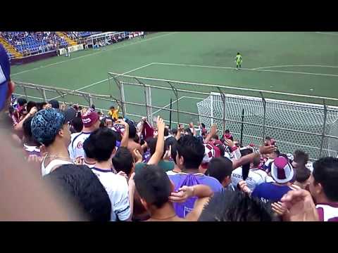 "Ultra Morada - En un barrio de tibas..â™ªâ™«â™ª" Barra: Ultra Morada &bull; Club: Saprissa
