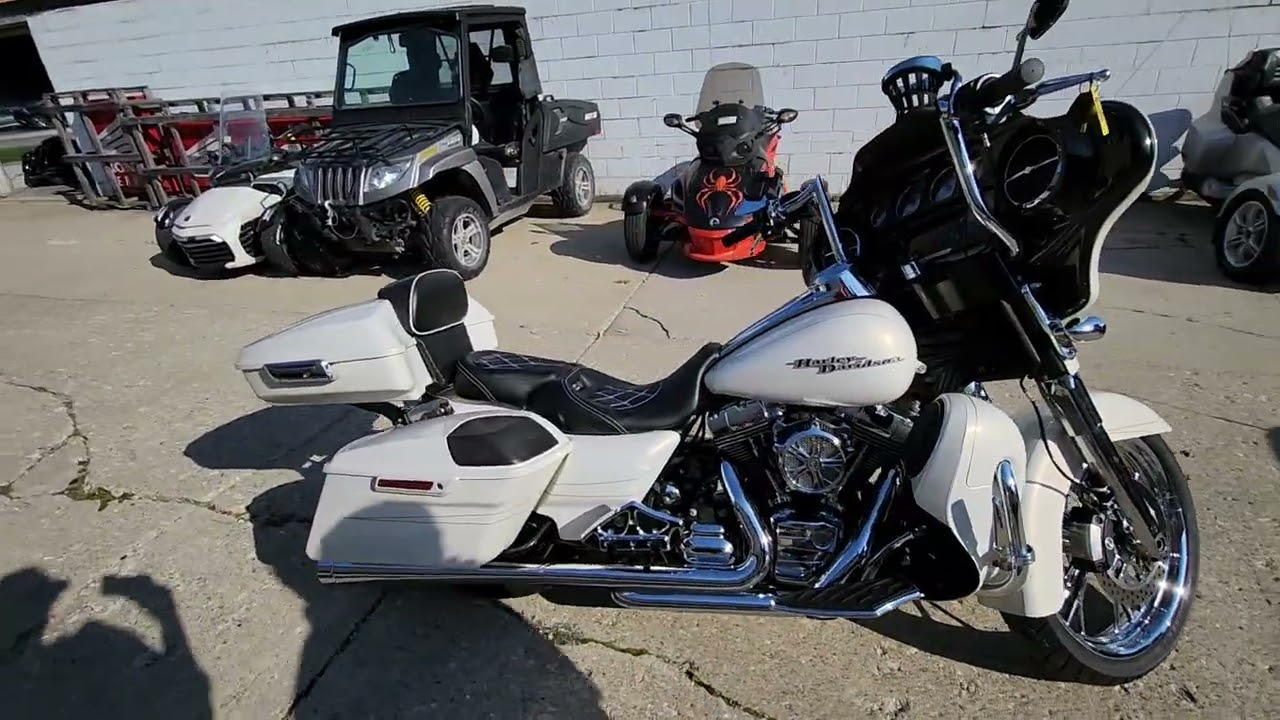 2015 Harley-Davidson® Street Glide® Special Motorcycle