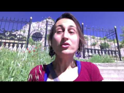 Mal di schiena in scapola destra Massaggiare la spalla mani