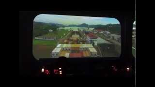 preview picture of video 'Attraverso il canale di Panama (io, bravo pilotto)'