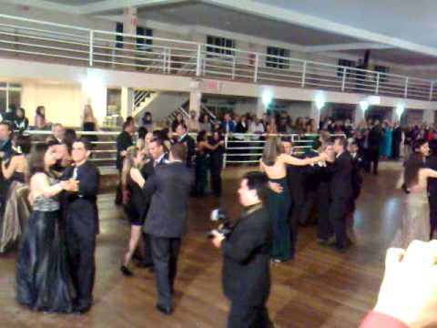 FORMATURA FABRÍCIO VALSA COM A MARI