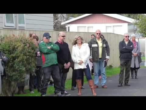 Ray White Glen Eden Auction Tom Hendriks 12A Hatton St Auction