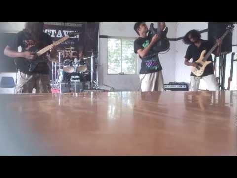 The Hex Infiniti Playing at the Elims of Octaves 2013.