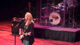 Mary Chapin Carpenter, He Thinks He&#39;ll Keep Her