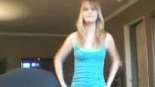 Kelly Singing &quot;Outside Looking In&quot;