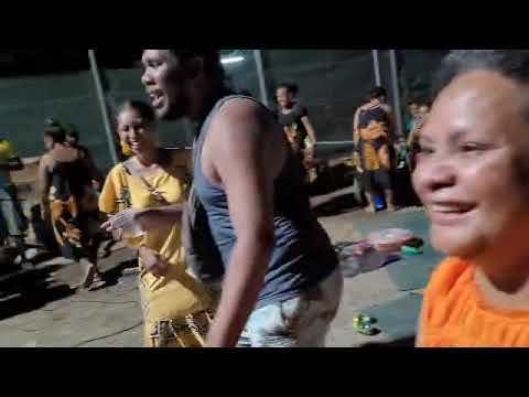 One blood singing "Miukiz" live at Hanuabada.