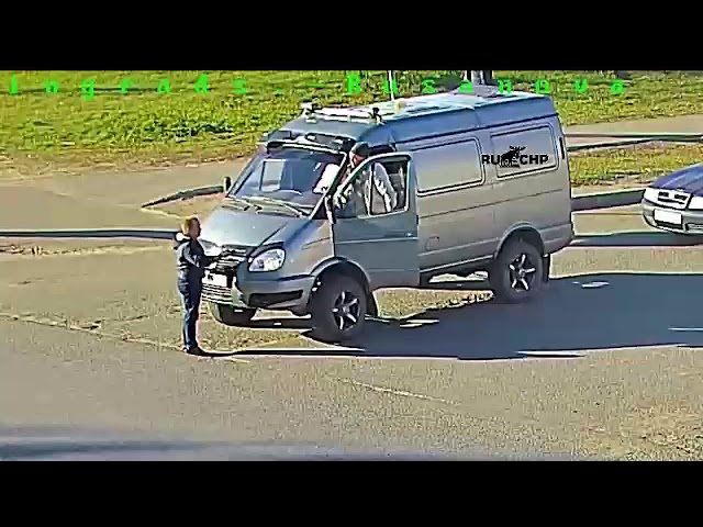 Пешеходу не понравилось, что автомобиль остановился на пешеходном переходе