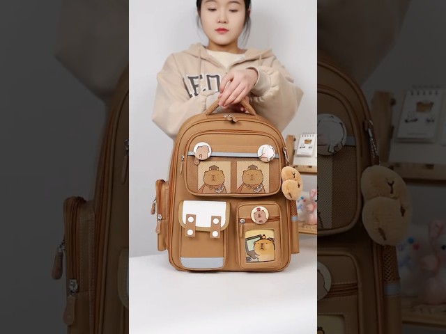 Vídeo relacionado con CYGMRFH Capybara Backpack Kids, Mochila Capybara Escolar Schoolbag Gran Capacidad Capibara Boligrafos Borrable de Animales,Capibara Estuche De Silicona Suave & Llaveros Portalápices Regalo para Niños