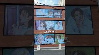 Download lagu Stray Kids: This & That Album Merch Pop Up Store 🧡🩵 #straykids #skz #straykidscomeback #kpopskz mp3