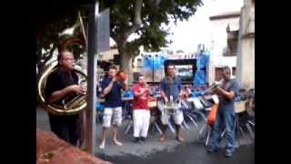 preview picture of video 'les sourdines à l'huile lors du festival de jazz de saint thibéry'