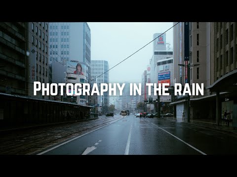 Street photography in POURING RAIN, Hiroshima Japan / Sony A7IV / Ricoh GRIII