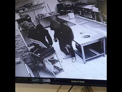 Furto di notte nella braceria da Gino, proprietario pubblica il video: "Tanti sacrifici per questo"