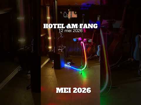 Even achter de schermen: soundcheck, last-minute coördinatie en dan het podium op. Voor elke av