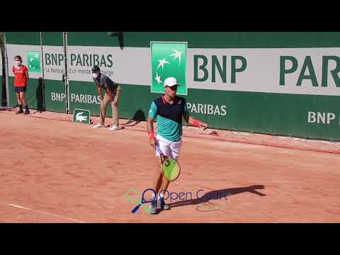 Steven Diez makes noise in Paris