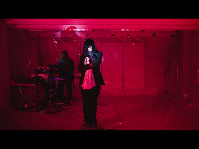 Video zu 'Body The Pistol' ansehen