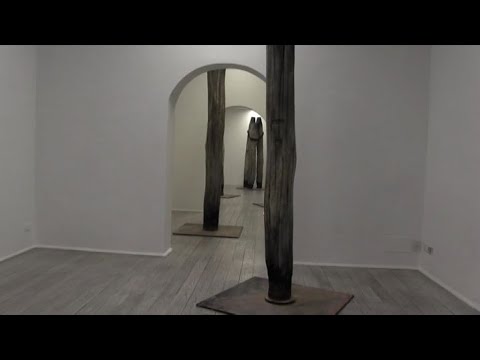 La monumentalità in galleria: Fabio Viale da Poggiali a Firenze