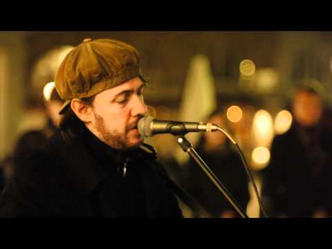 Everybody Hurts - (cover) Rob singing in Covent Garden