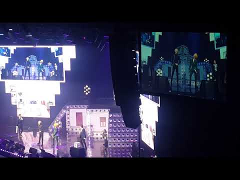 Winner dancing to Twice's 'What is Love' at WWIC2018 😂💃💃 180617