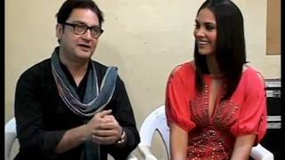 Vinay Pathak, Lara Dutta promote Challo Dilli on Dance Ke Superstars
