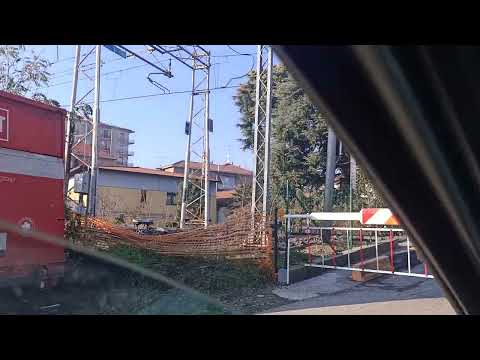 al passaggio a livello di Vigevano