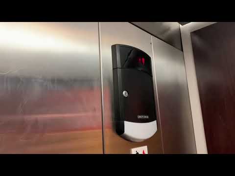 Schindler 330A Hydraulic @ Holiday Inn Express