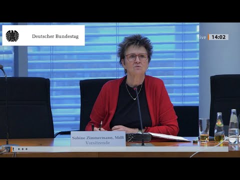 Experten: Ehren­amt leidet unter Büro­kratie und kom­plexem Steuerrecht