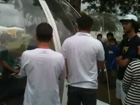 Guga Kuerten descubre la burbuja de aire puro de la Fundación Rafa Nadal