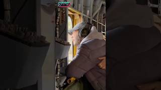 שנה לשחרורו מהשבי: אלי-ה כהן חשף תיעוד מרגע החזרה לישראל (חדשות ערוץ 7) - התמונה מוצגת ישירות מתוך אתר האינטרנט יוטיוב. זכויות היוצרים בתמונה שייכות ליוצרה. קישור קרדיט למקור התוכן נמצא בתוך דף הסרטון