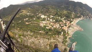 preview picture of video 'Monterosso al Mare SP paragliding 2 di 2 11 GEN 2014'