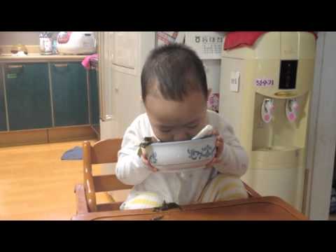 20개월 아기가 미역국먹는영상