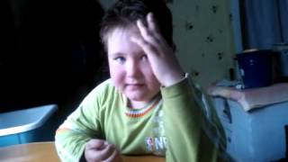 Мальчик сорвался, уча стих