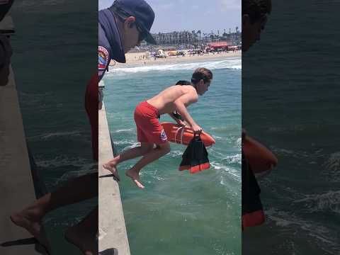 Lifeguard Training 💯😮 #lifeguard #trainingday #beachlife #heroes #shortvideo